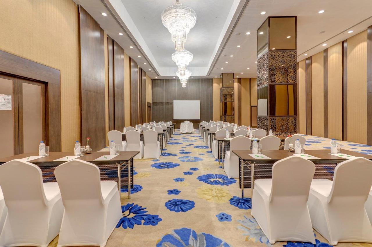 Holiday Inn Kolkata Airport By Ihg 5*