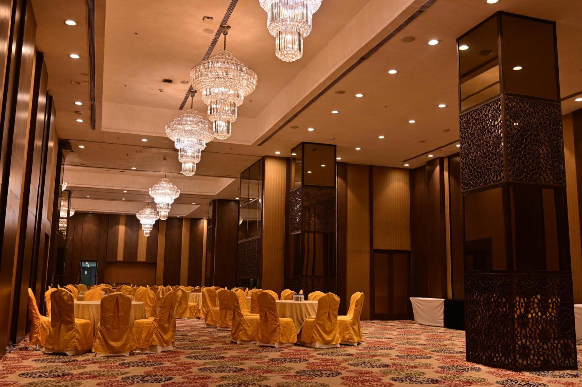 Holiday Inn Kolkata Airport By Ihg होटल