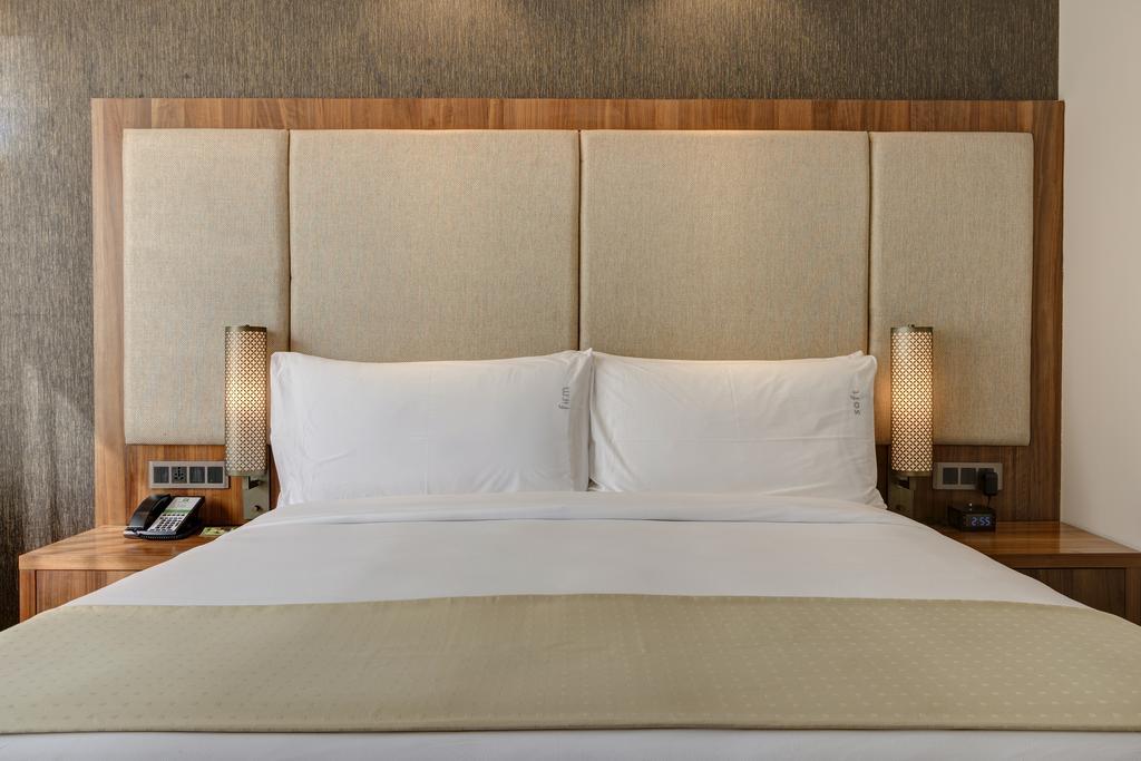 Holiday Inn Kolkata Airport By Ihg 5*
